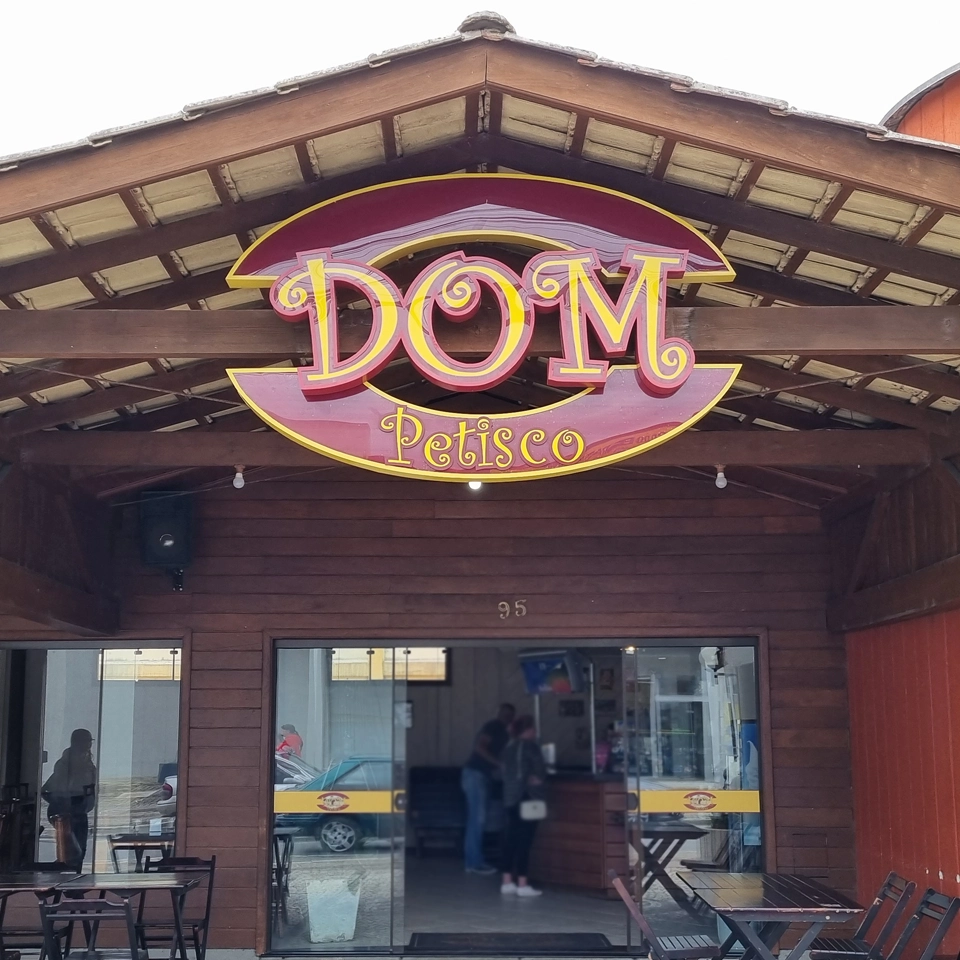 Fachada comercial Dom Pasco